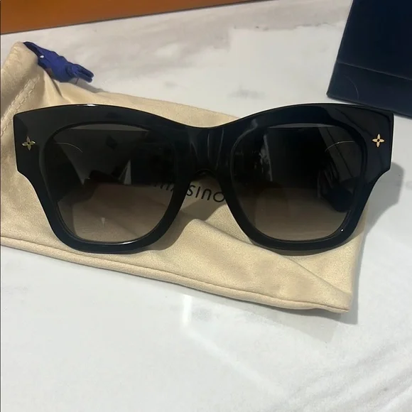 Louis Vuitton | Accessories | Louis Vuitton Black Wayfarer  display picture 2